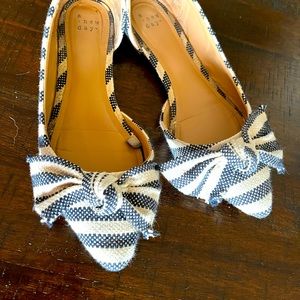 Bow-Tie Flats
